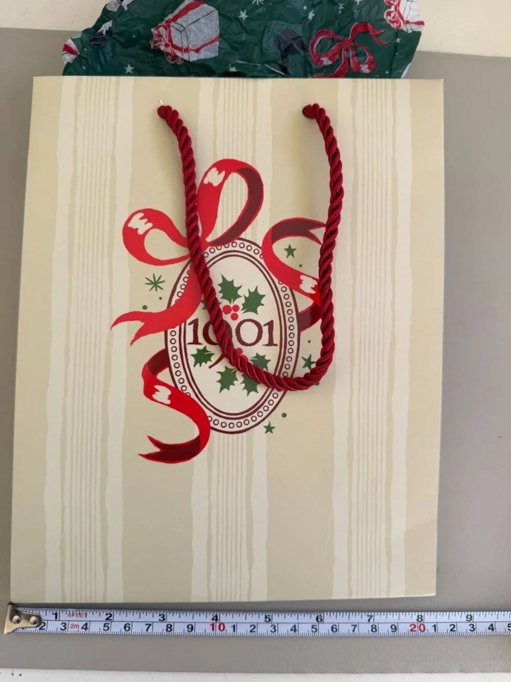 DISNEYLAND CALIFORNIA ADVENTURE 1901 CLUB GIFT HOLIDAY BAG/TISSUE PAPER